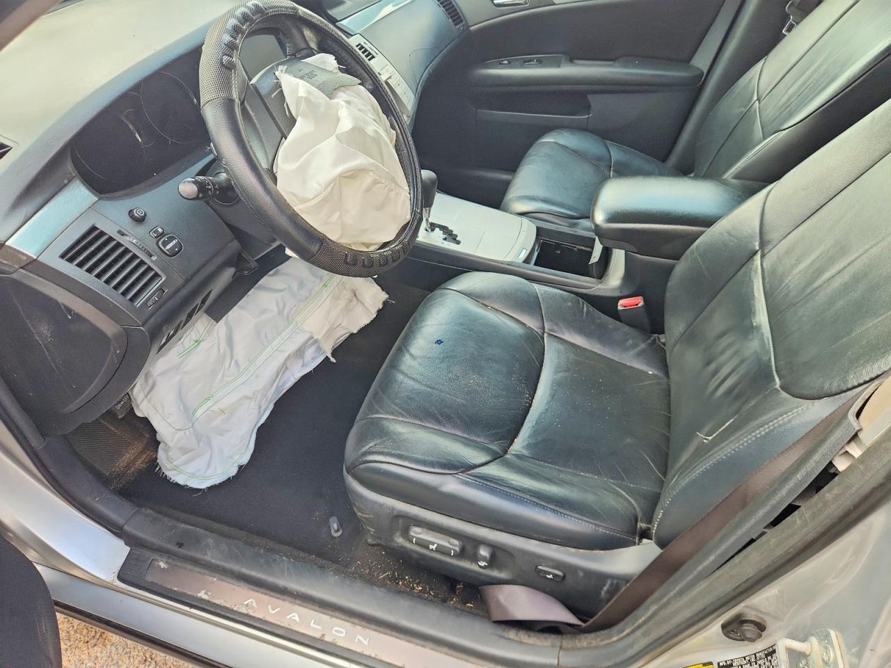 2005 Toyota Avalon Touring - Image 7
