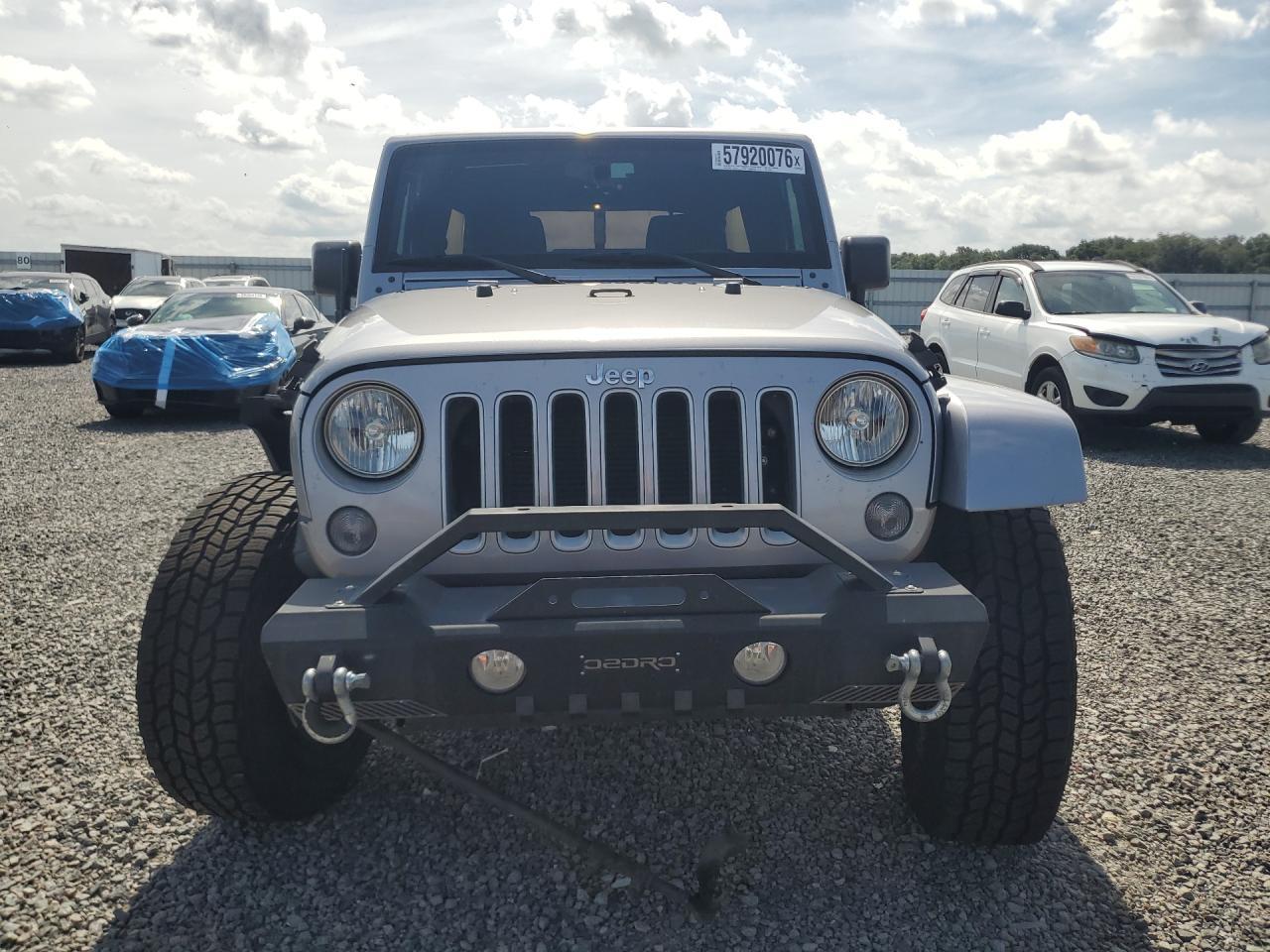 2016 Jeep Wrangler Unlimited Sahara - Image 5