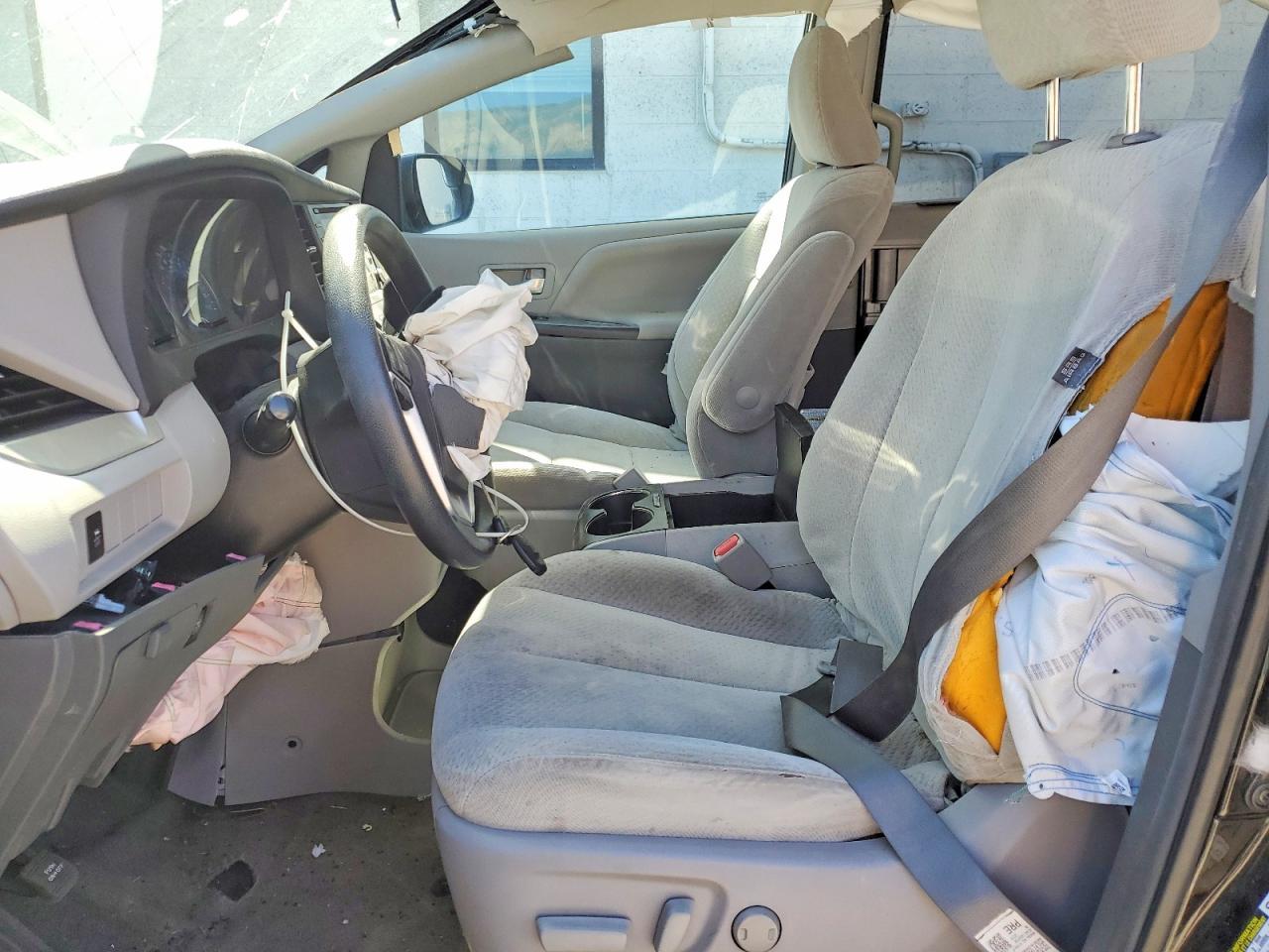 2018 Toyota Sienna Le - Image 7
