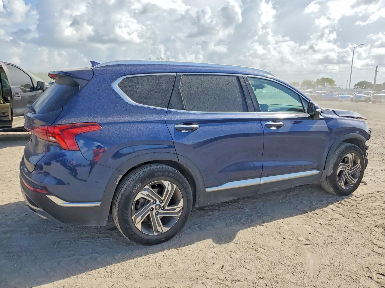 2021 Hyundai Santa Fe - Image 3