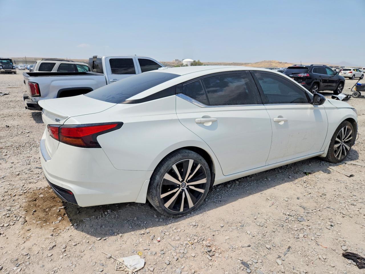 2022 Nissan Altima Sr - Фото 3