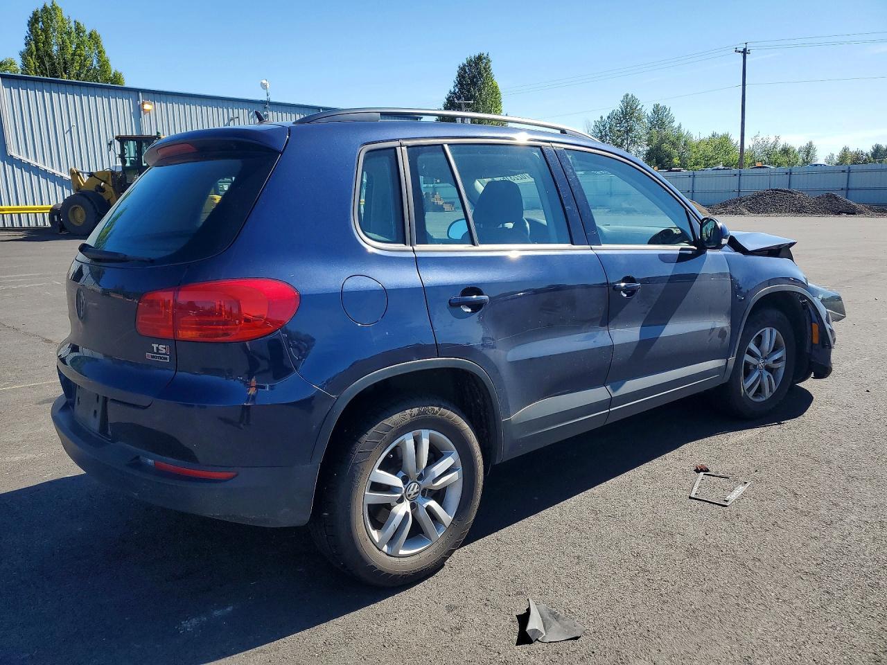 2016 Volkswagen Tiguan S - Image 3