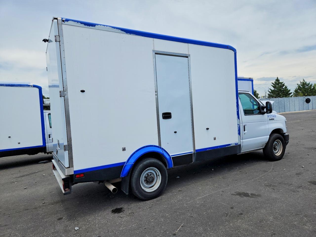 2023 Ford E350 - Refrigerated Box Truck - Фото 3
