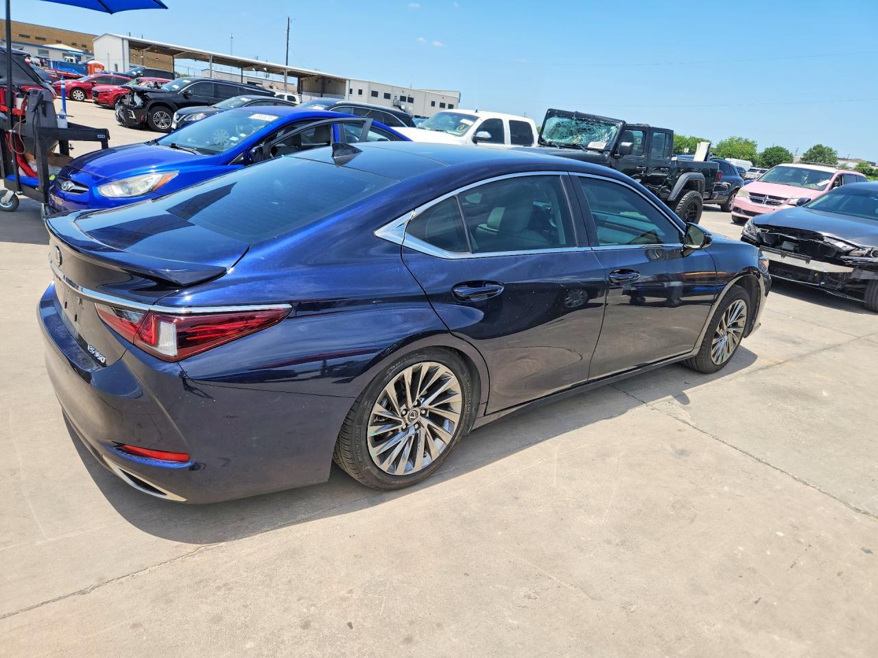 2025 Lexus Es 350 Ultra Luxury - Image 3