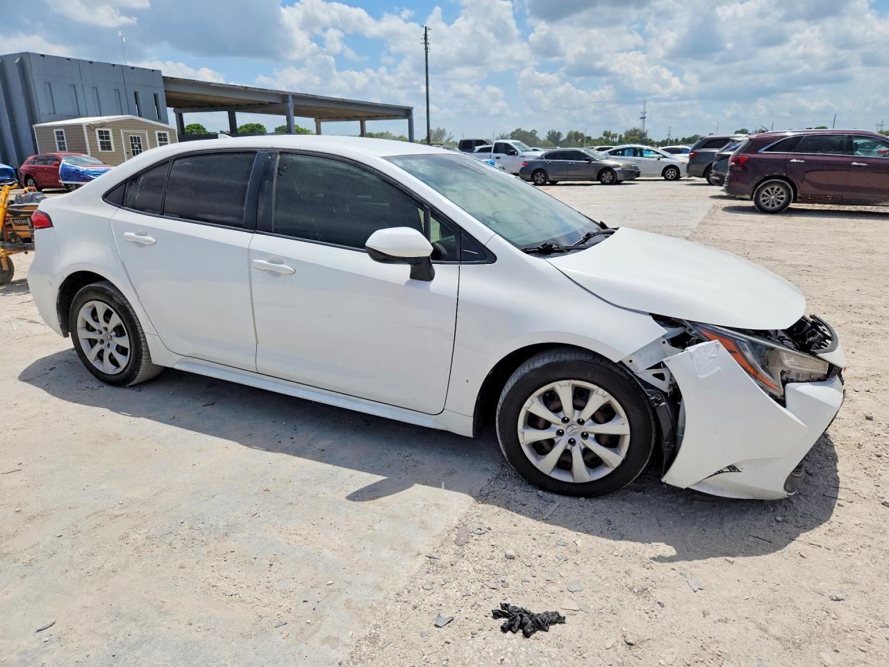 2021 Toyota Corolla Le - Фото 4
