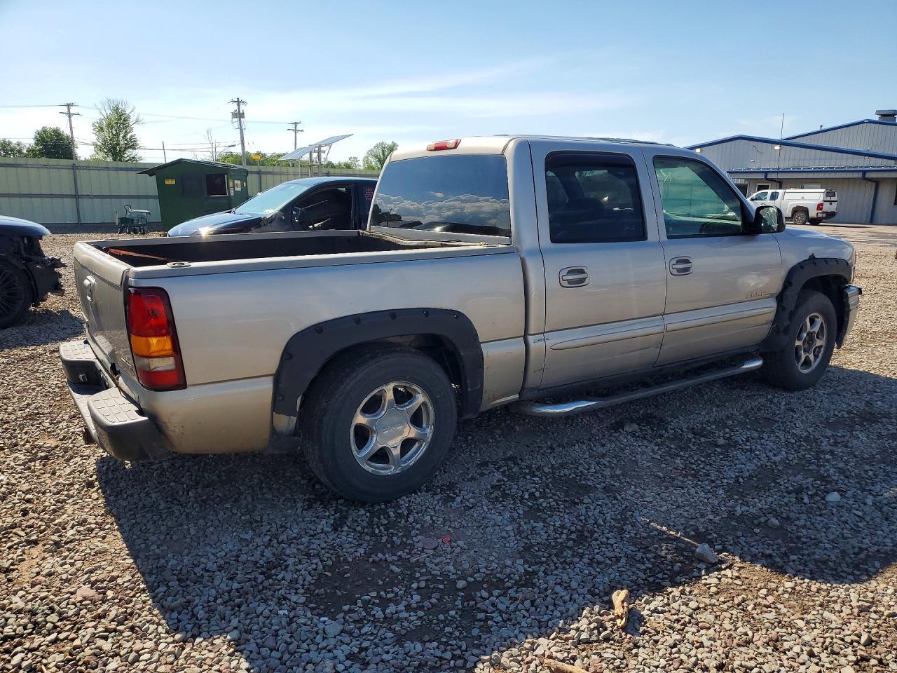2005 GMC Sierra K1500 Denali - Image 3