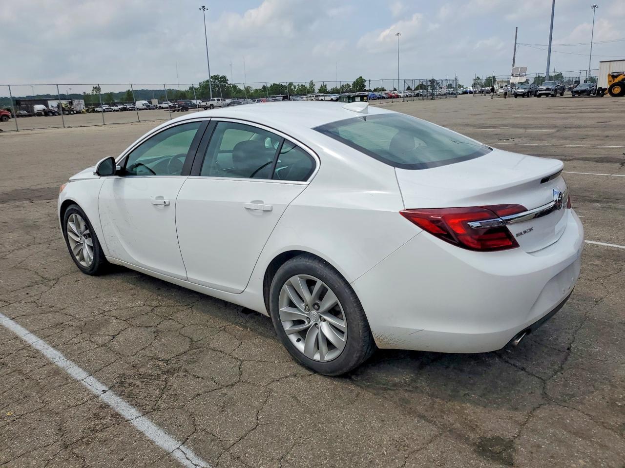 2015 Buick Regal - Фото 2