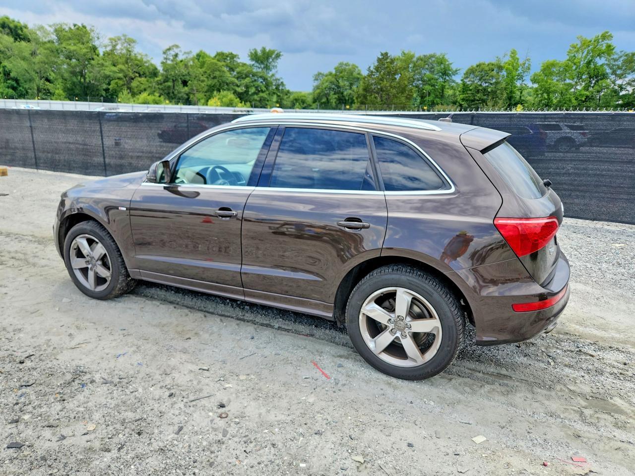 2011 Audi Q5 Premium Plus - Image 2