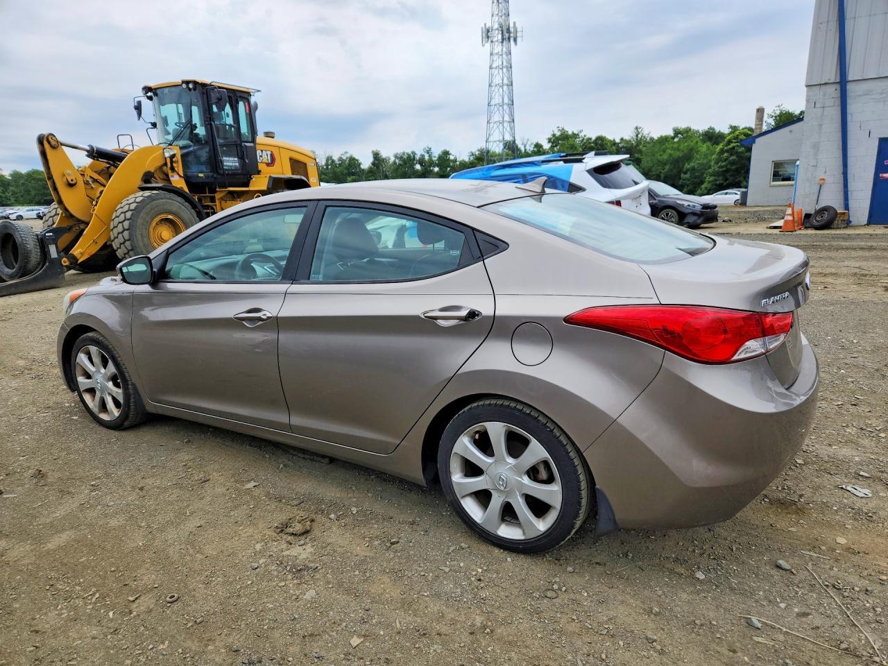 2013 Hyundai Elantra Limited - Фото 2