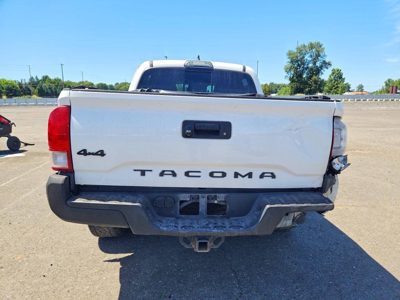 2017 Toyota Tacoma Trd Off-Road - Image 6