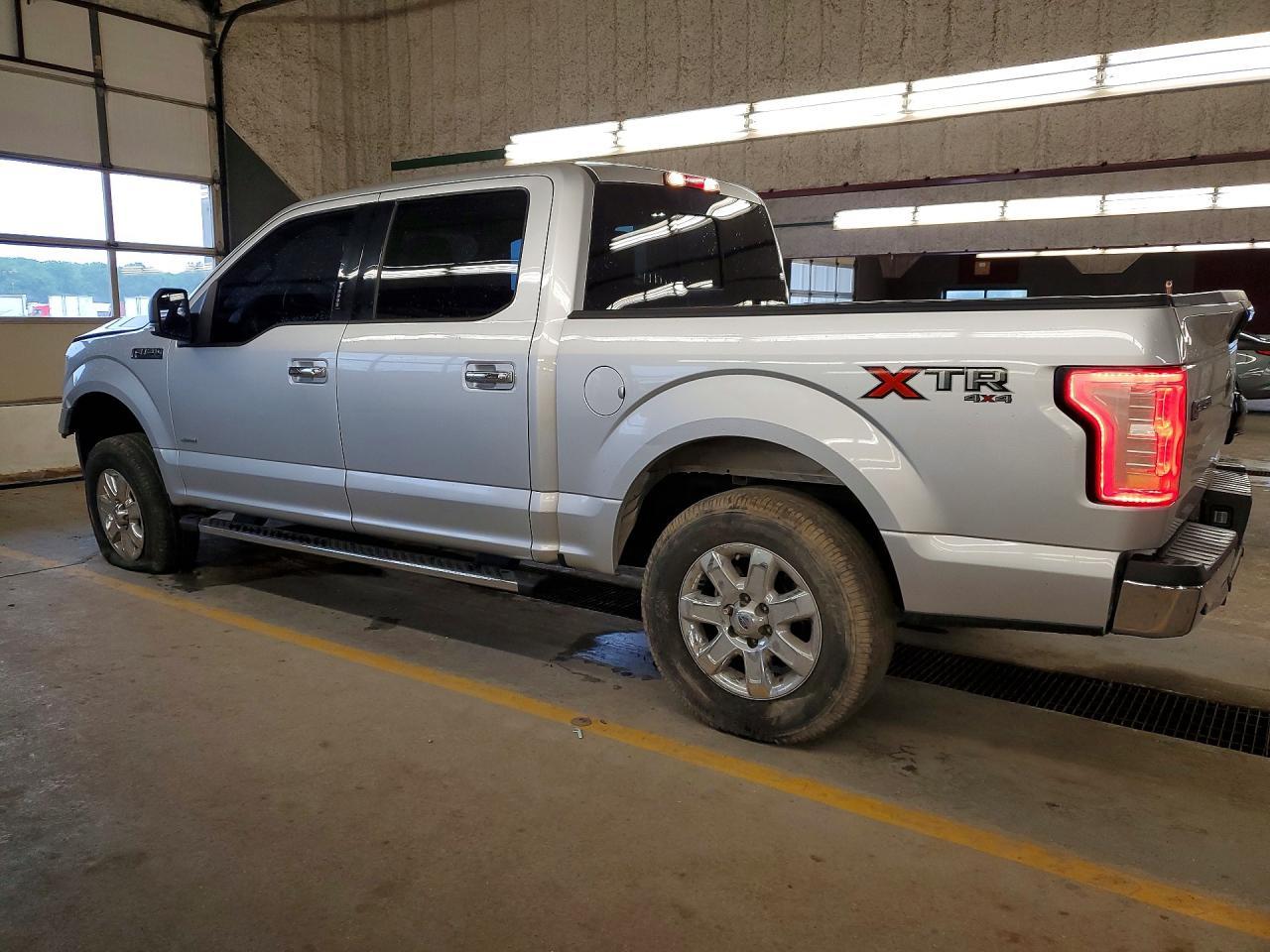 2015 Ford F150 Supercrew - Фото 2