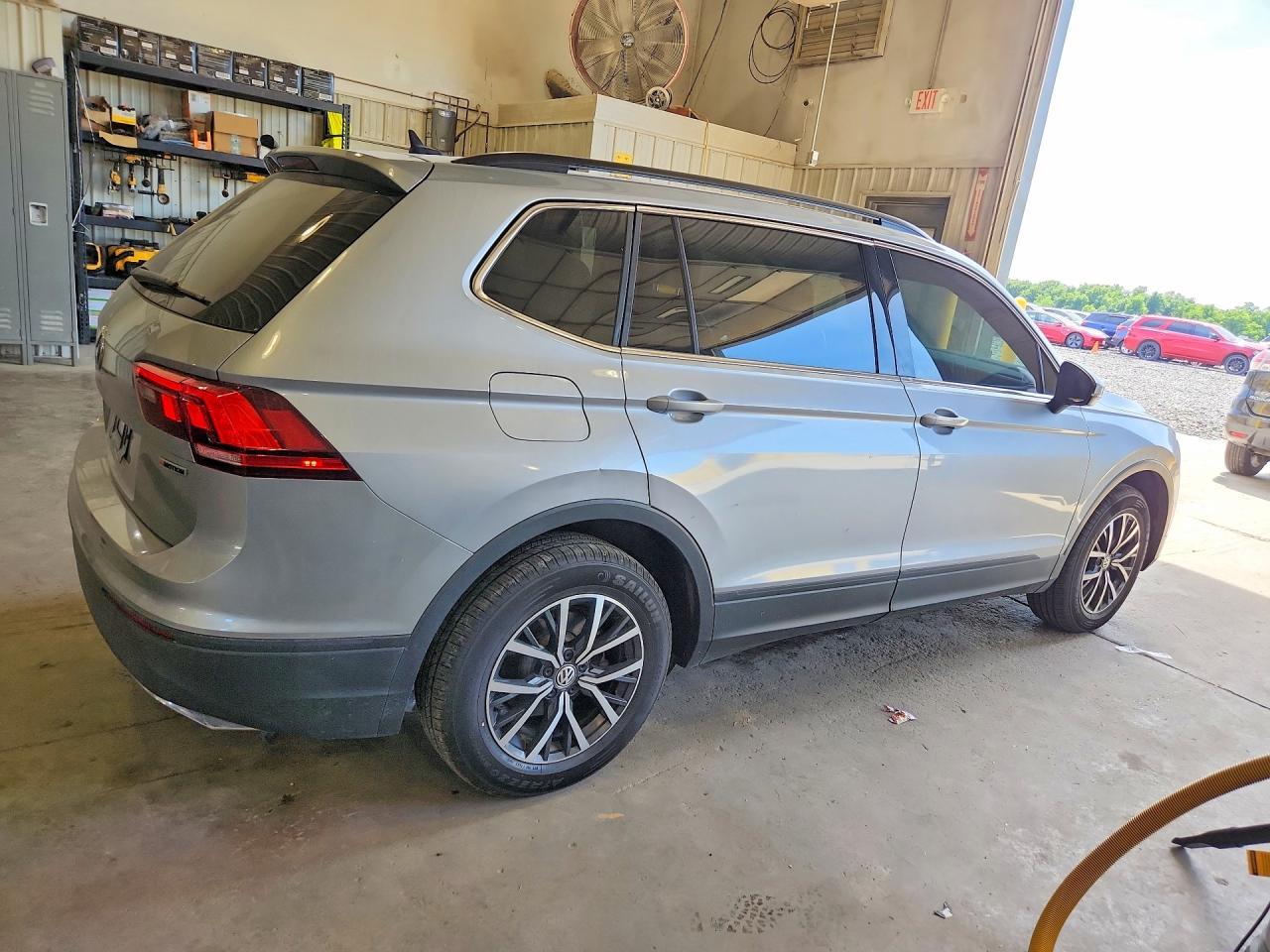 2019 Volkswagen Tiguan Se - Фото 3