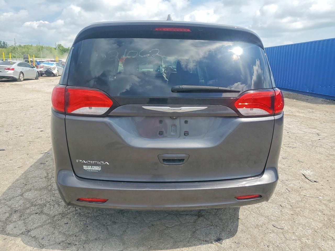 2017 Chrysler Pacifica Touring - Фото 6