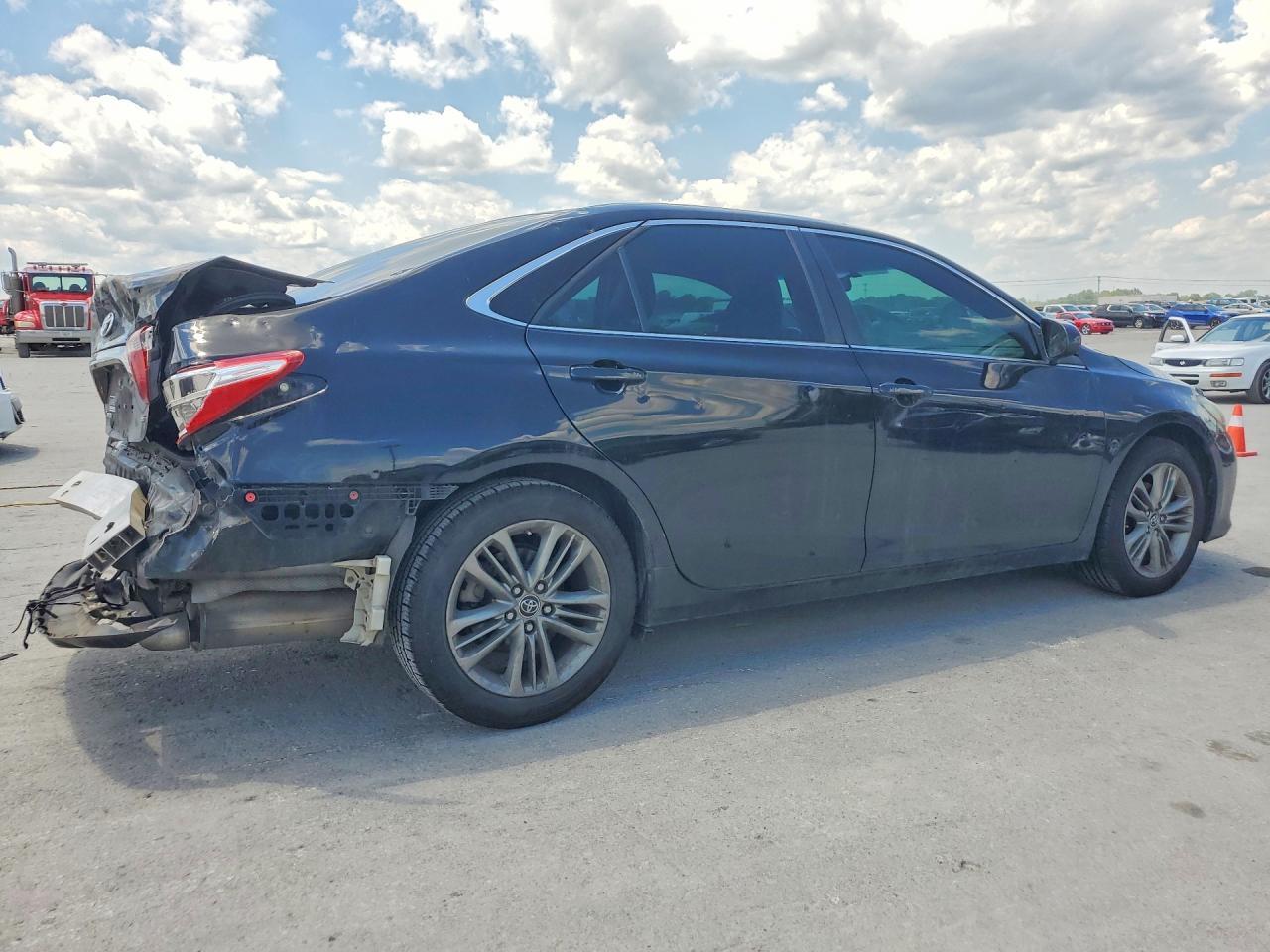2016 Toyota Camry Se - Фото 3