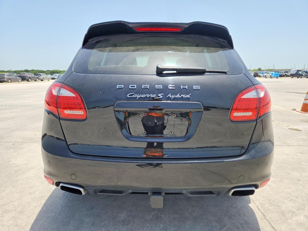 2013 Porsche Cayenne S Hybrid - Image 6
