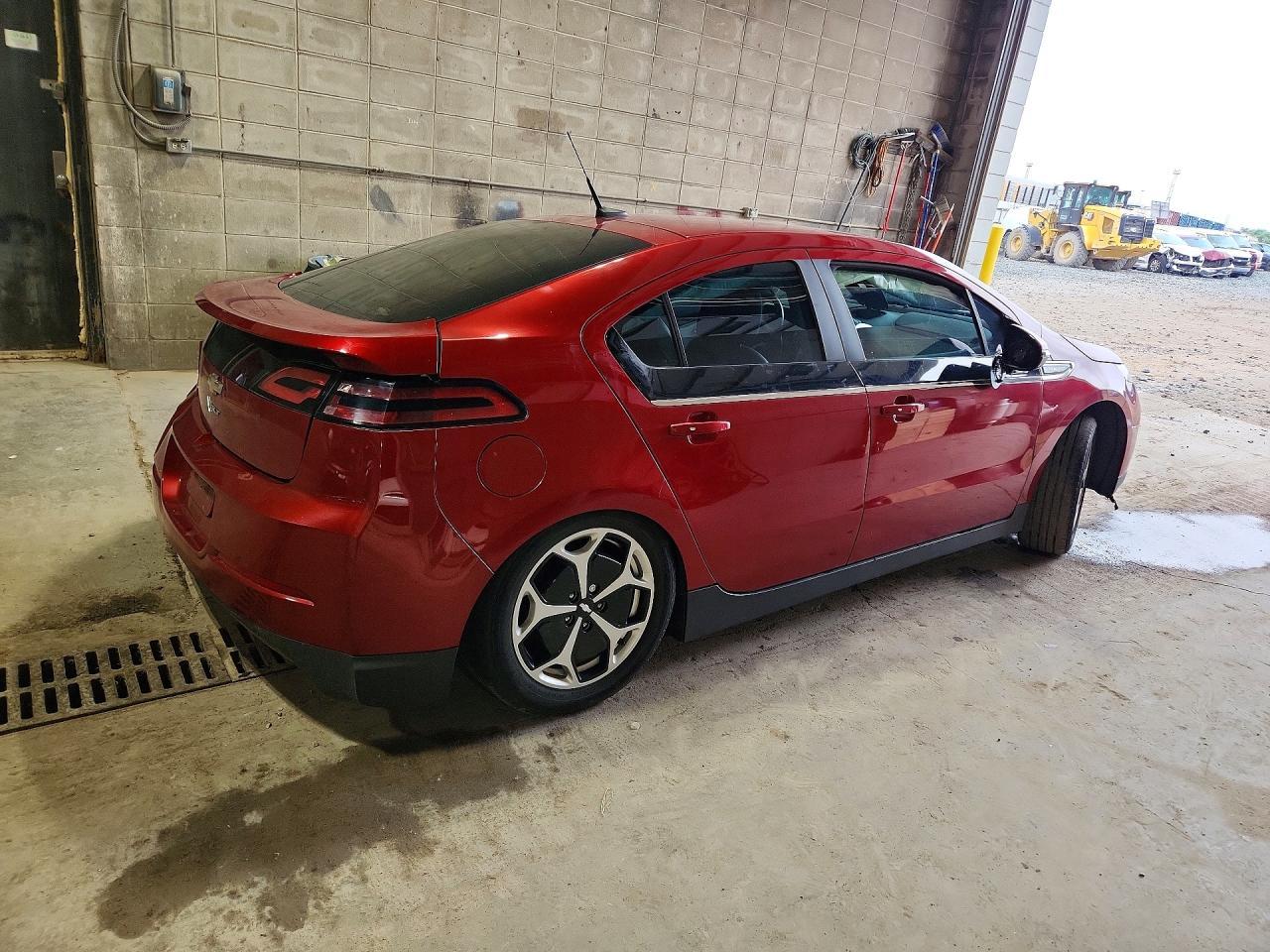 2013 Chevrolet Volt - Image 3