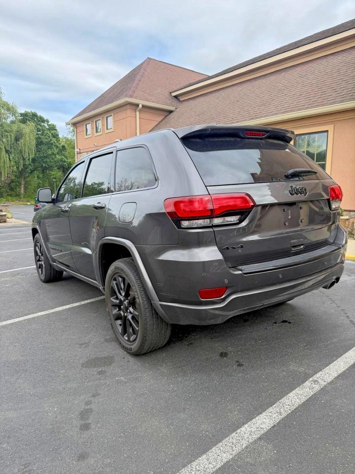 2018 Jeep Grand Cherokee Laredo - Image 2