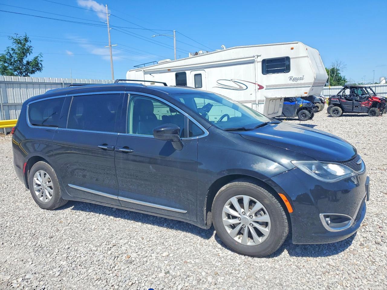 2018 Chrysler Pacifica Touring L Plus - Фото 4