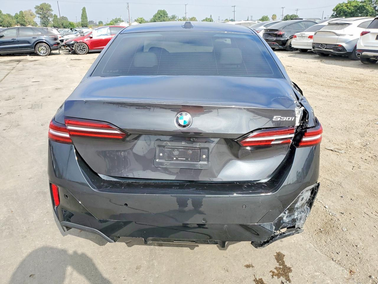 2025 BMW 530 I - Фото 6