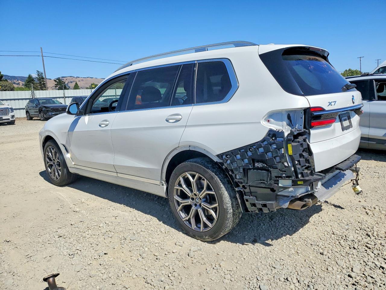2025 BMW X7 xDrive40I - Image 2