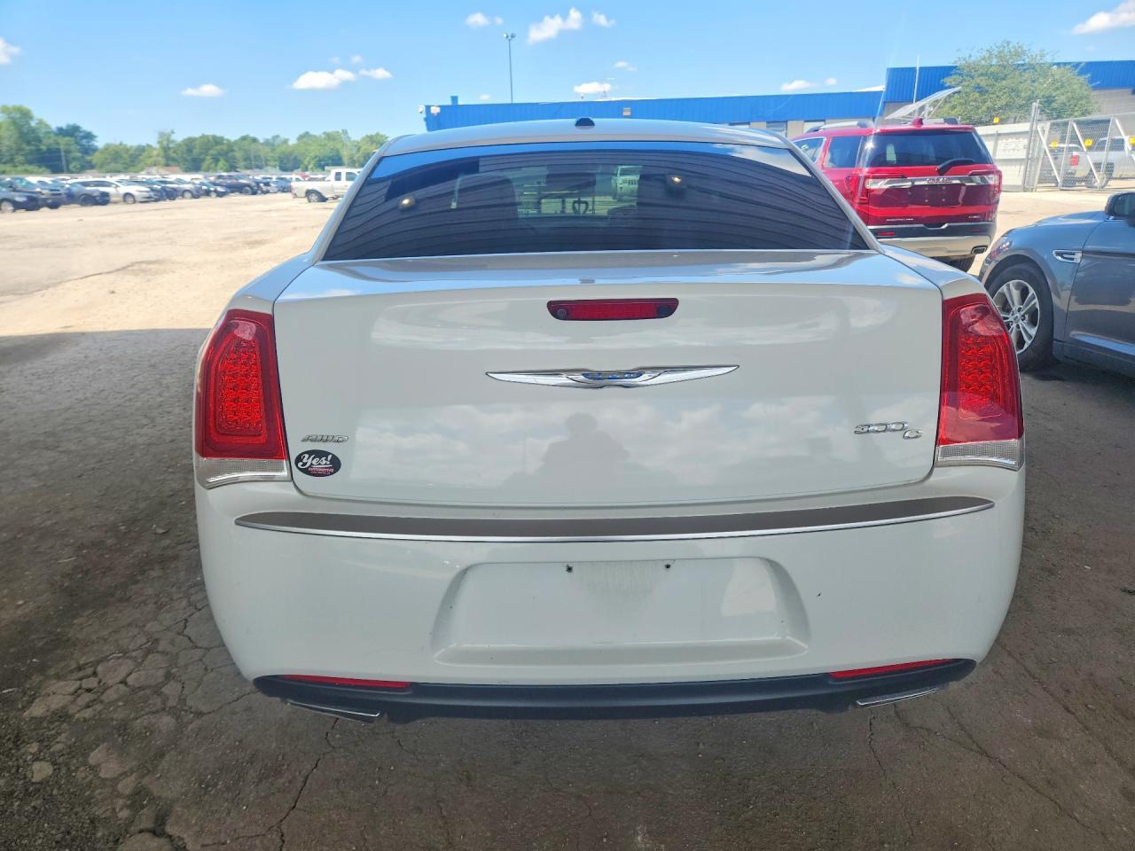 2015 Chrysler 300C Platinum - Image 6