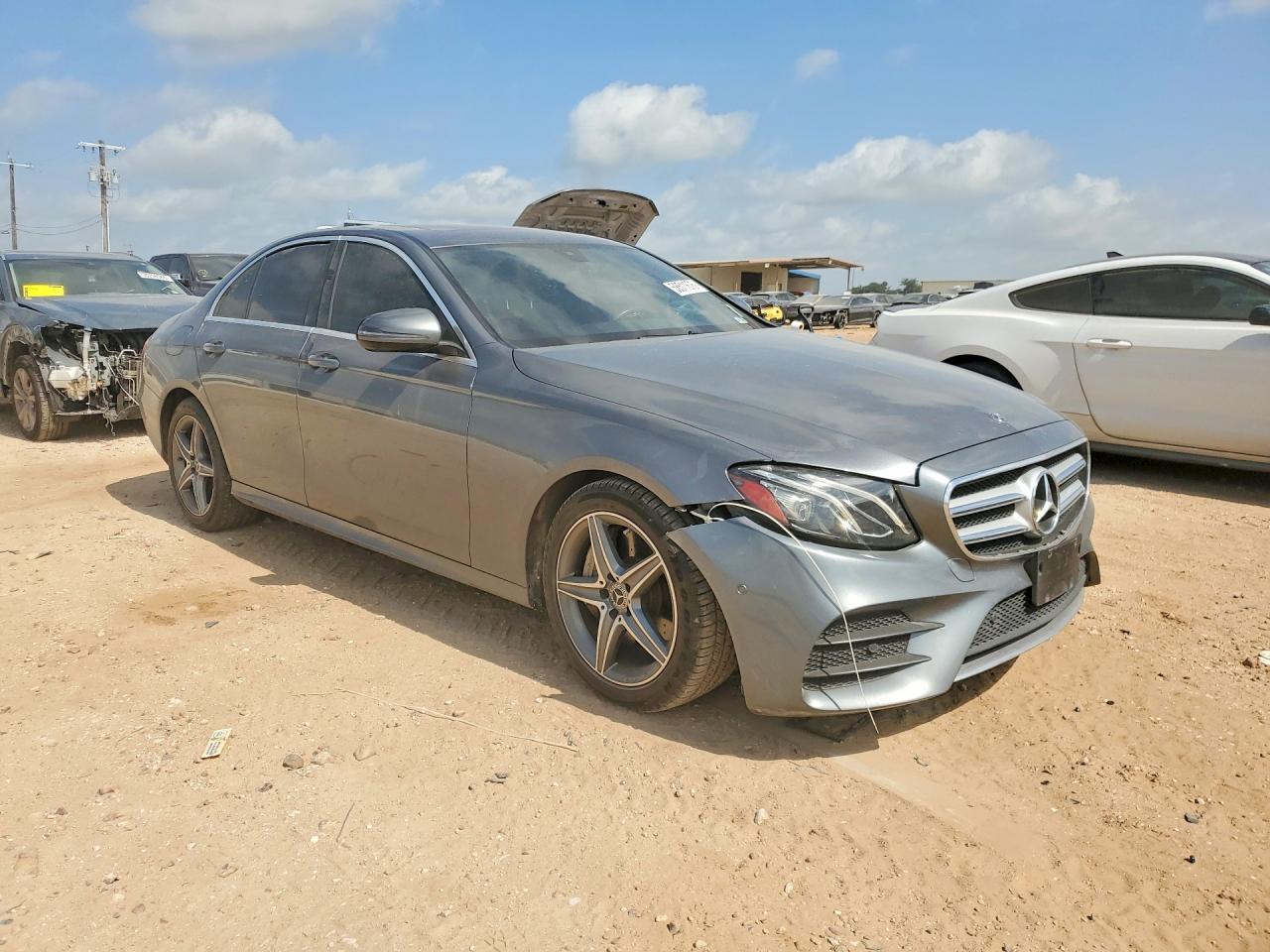 2017 Mercedes-Benz E 300 - Фото 4