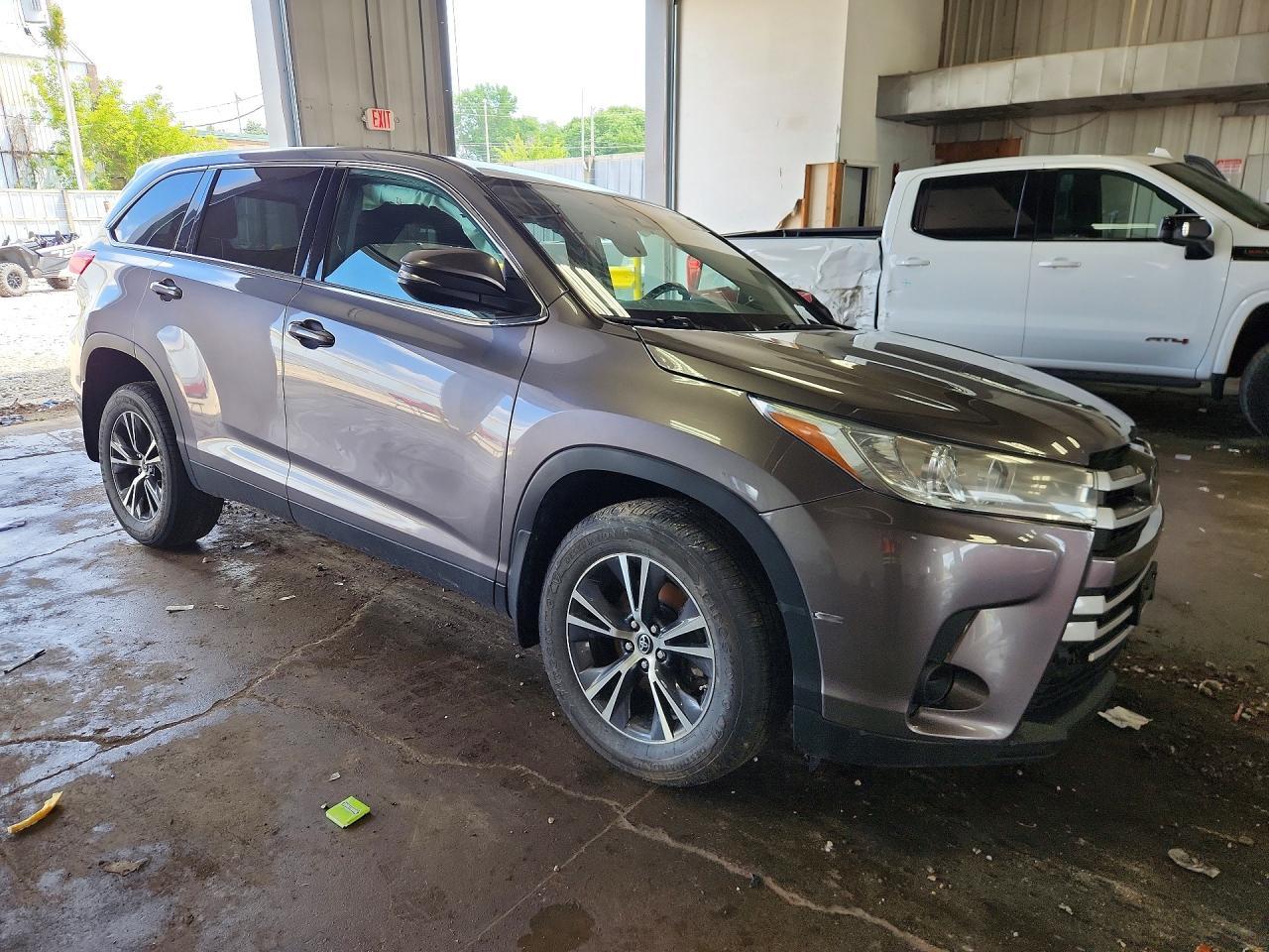 2019 Toyota Highlander Le - Фото 4
