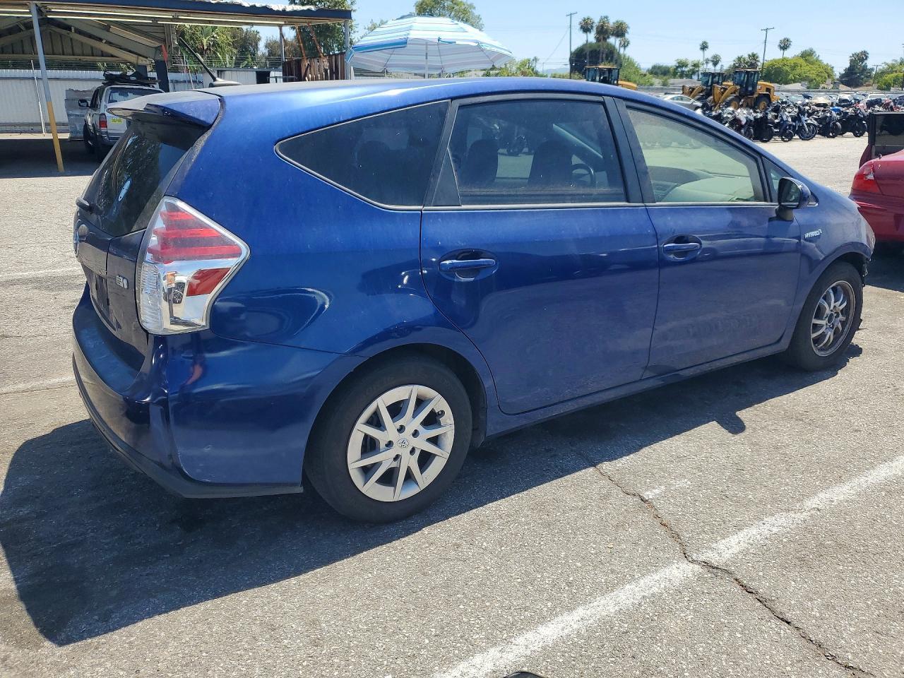 2017 Toyota Prius V Four - Image 3