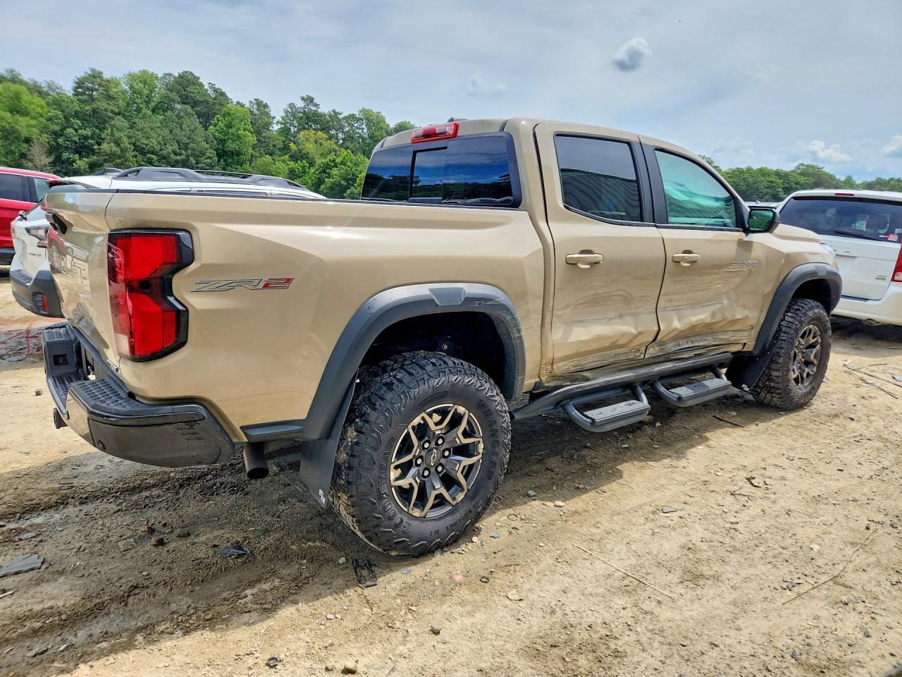 2024 Chevrolet Colorado Zr2 - Image 3