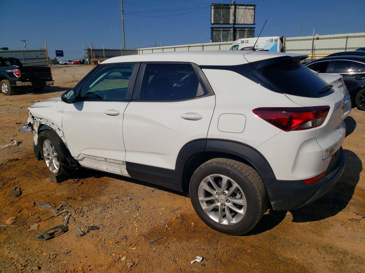 2024 Chevrolet Trailblazer Ls - Image 2