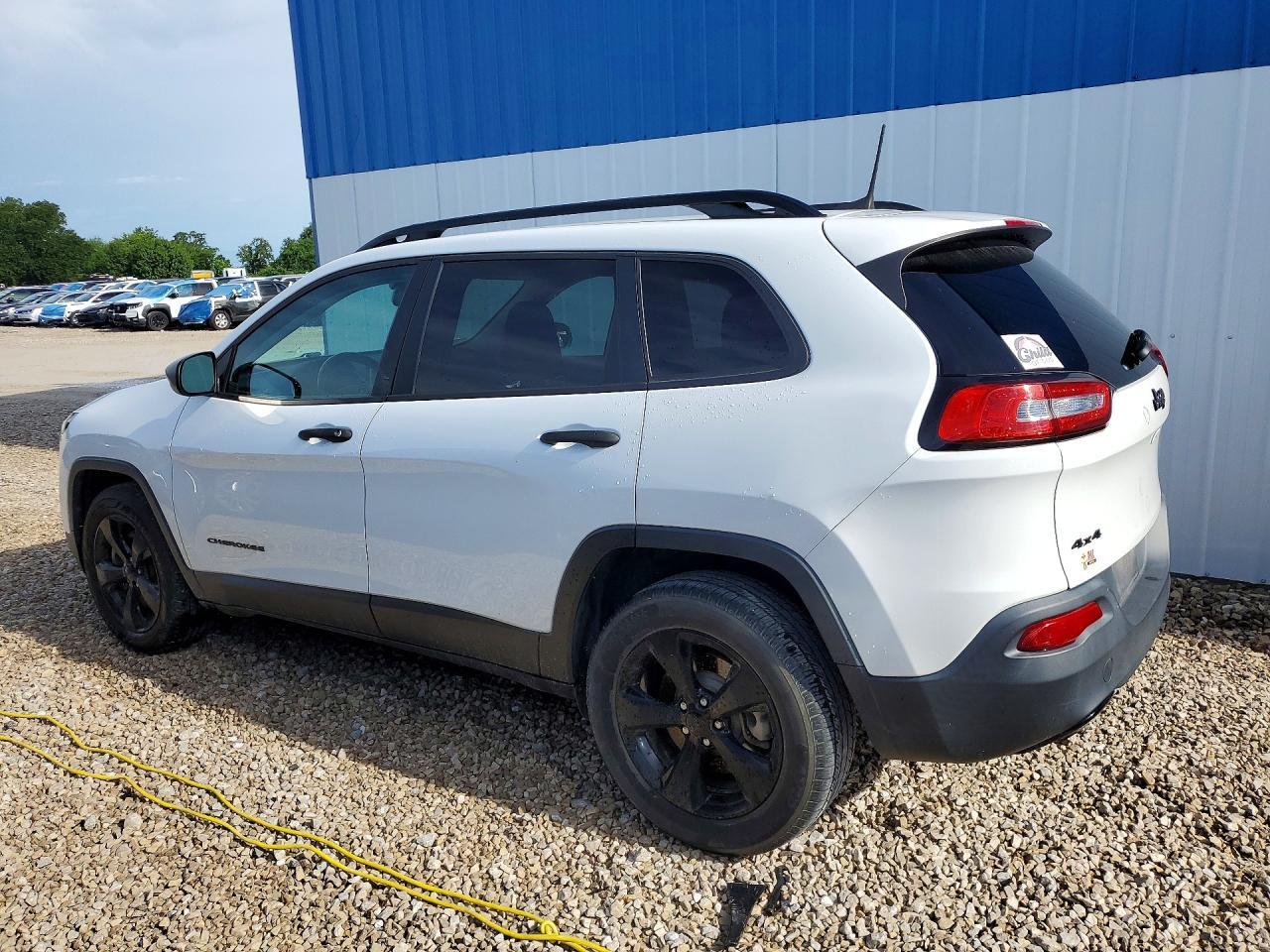 2016 Jeep Cherokee Sport - Фото 2