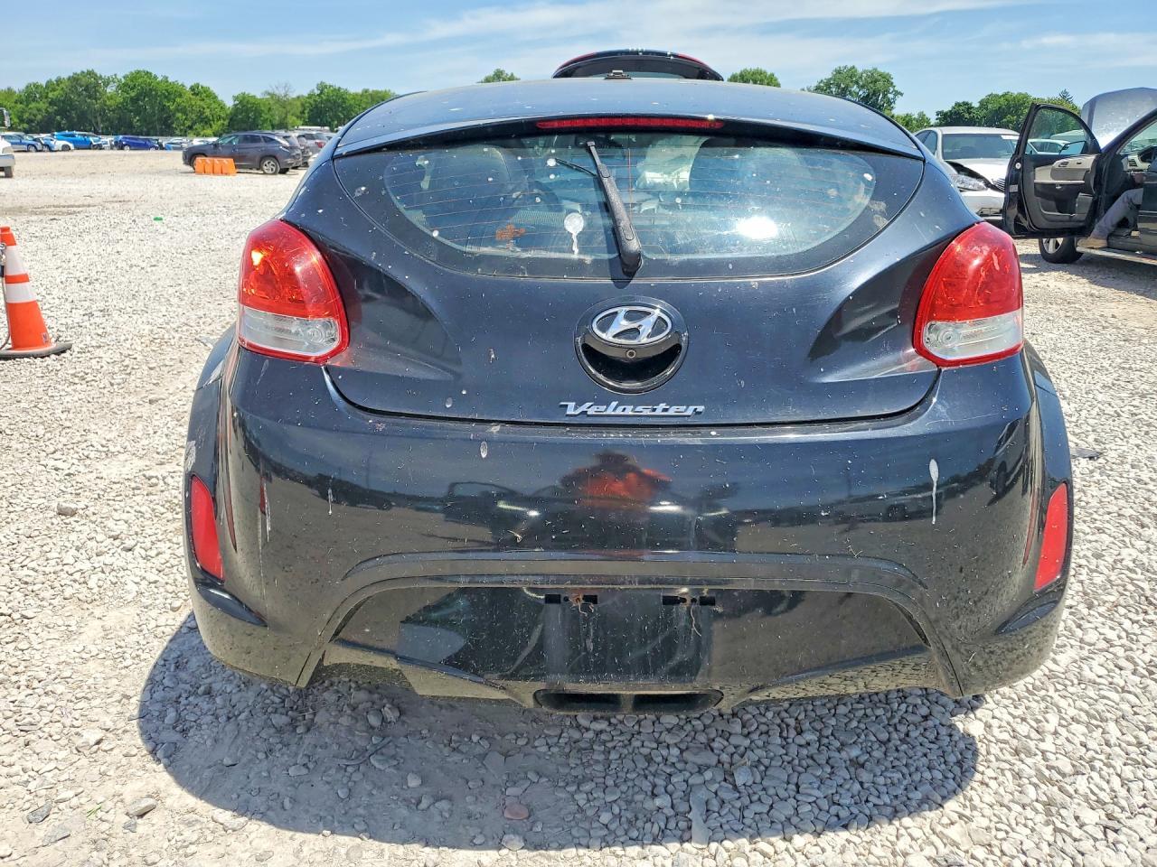 2014 Hyundai Veloster Base - Фото 6