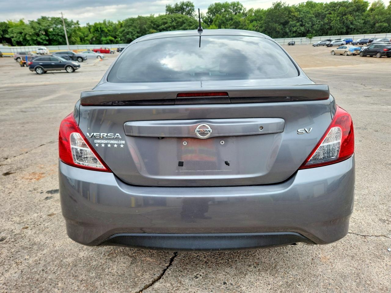 2019 Nissan Versa Sv - Image 6