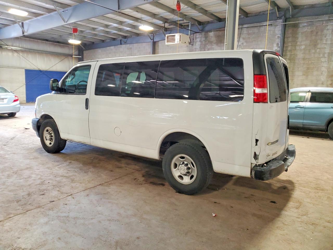 2018 Chevrolet Express G3500 Lt - Фото 2