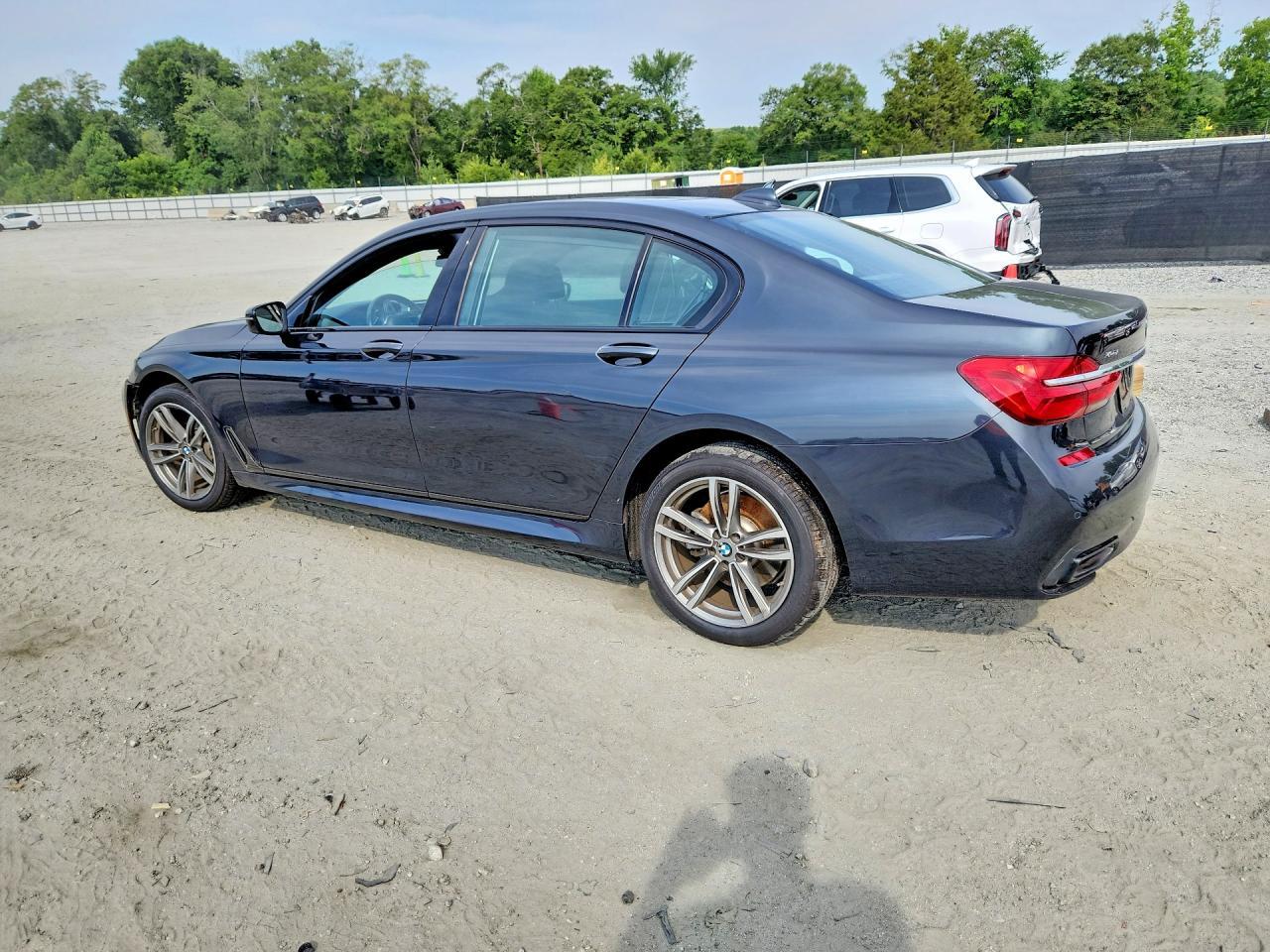 2019 BMW 740 Xi - Image 2