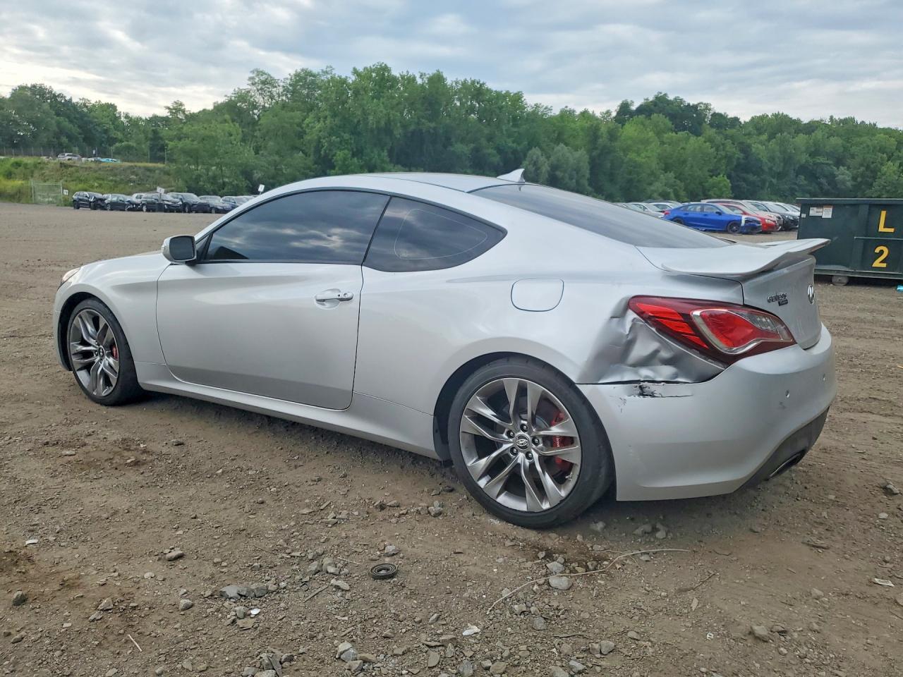 2015 Hyundai Genesis Coupe 3.8 Ultimate - Image 2