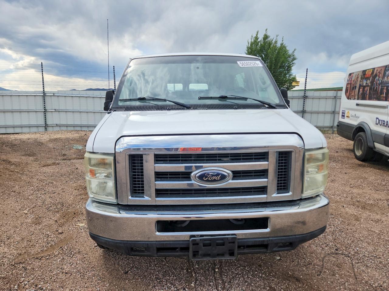 2011 Ford Econoline E350 Super Duty Wagon - Image 5
