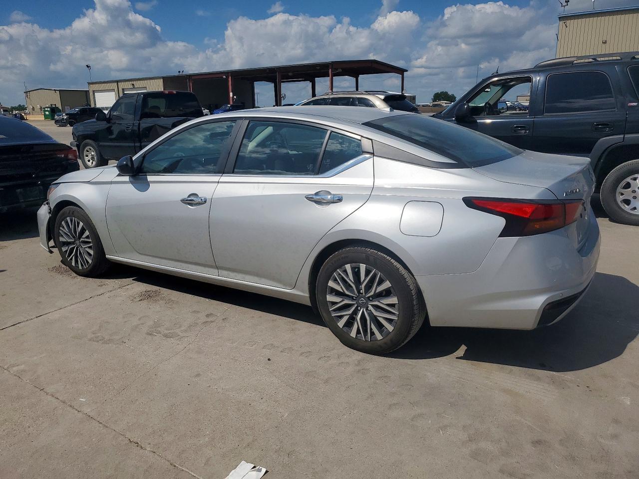 2025 Nissan Altima Sv - Image 2