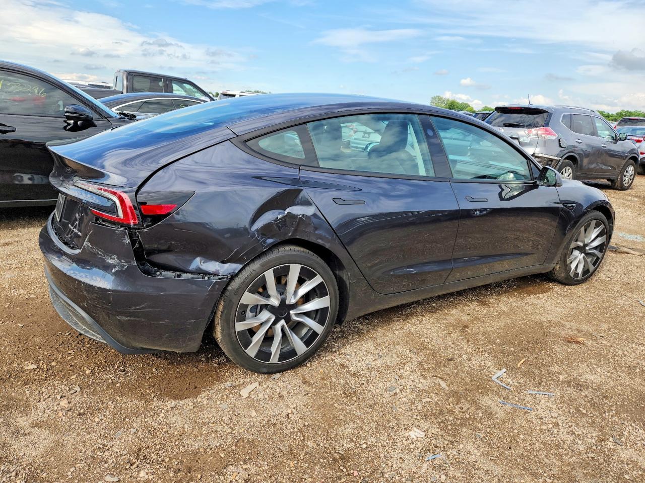 2024 Tesla Model 3 - Фото 3