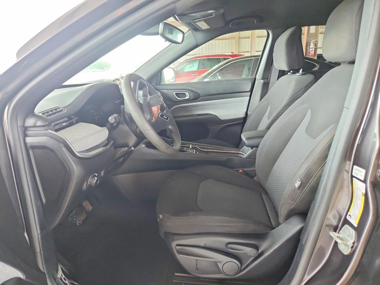 2023 Jeep Compass Sport - Фото 7