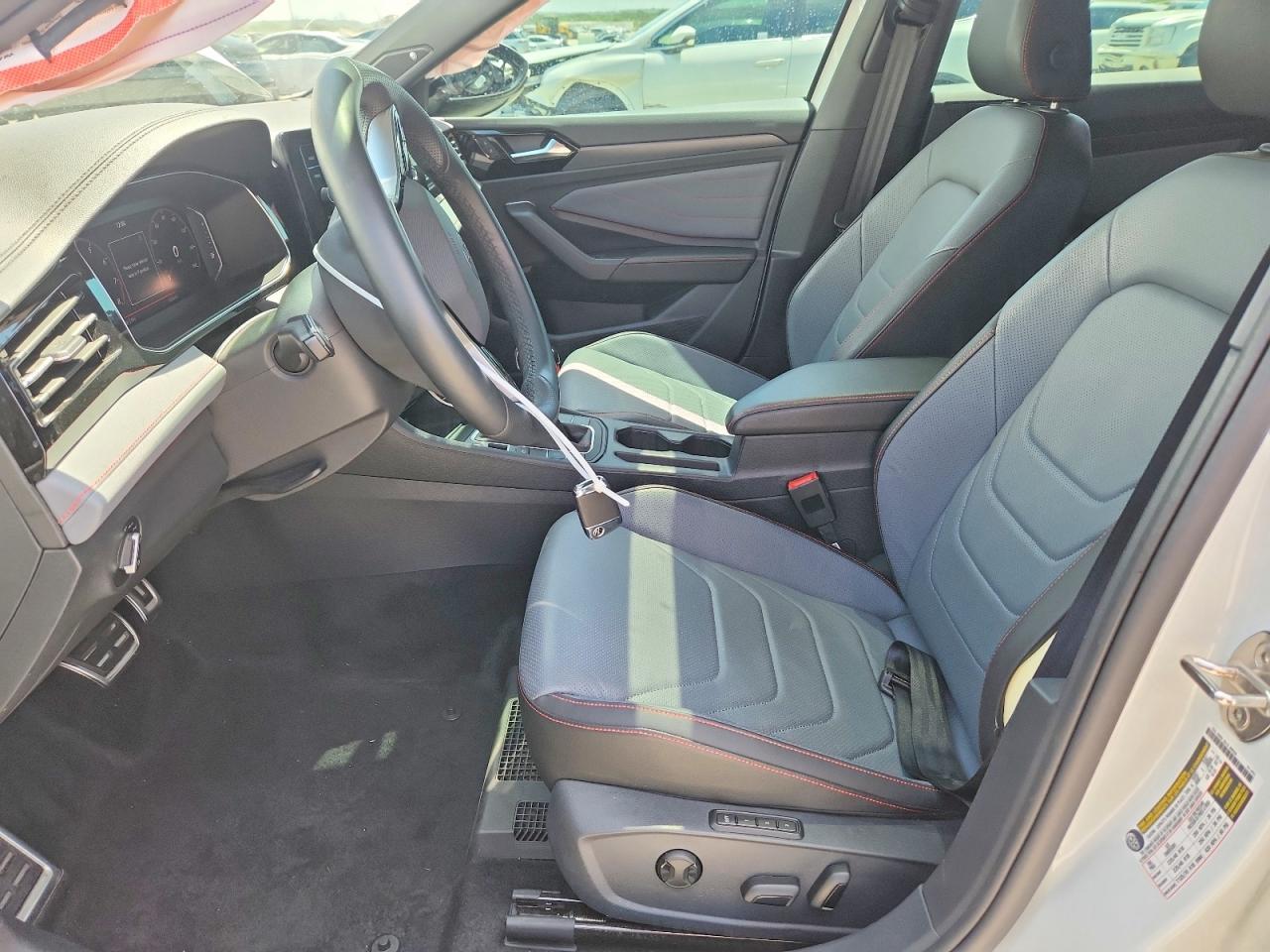 2025 Volkswagen Jetta - Image 7