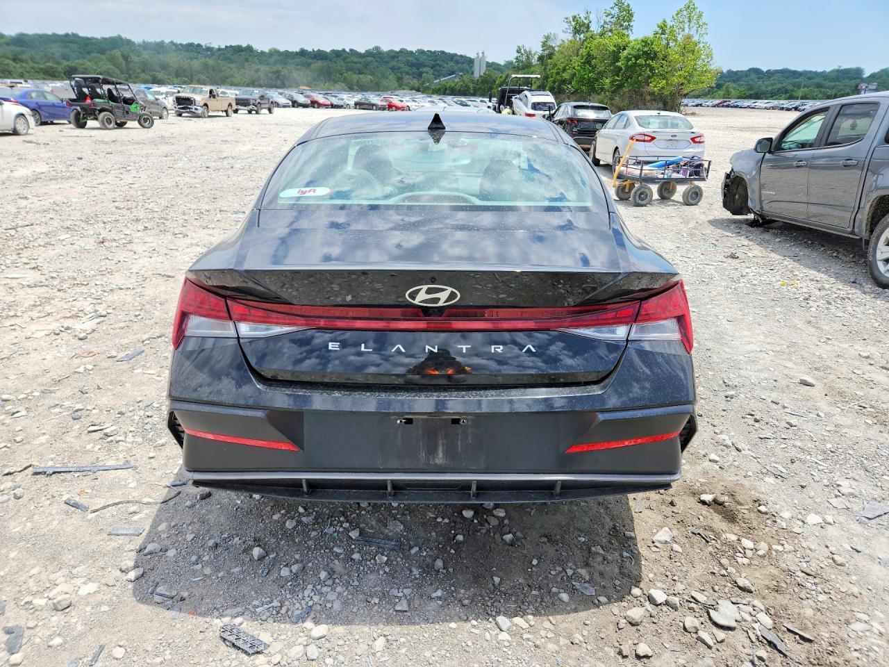 2025 Hyundai Elantra Sel - Image 6