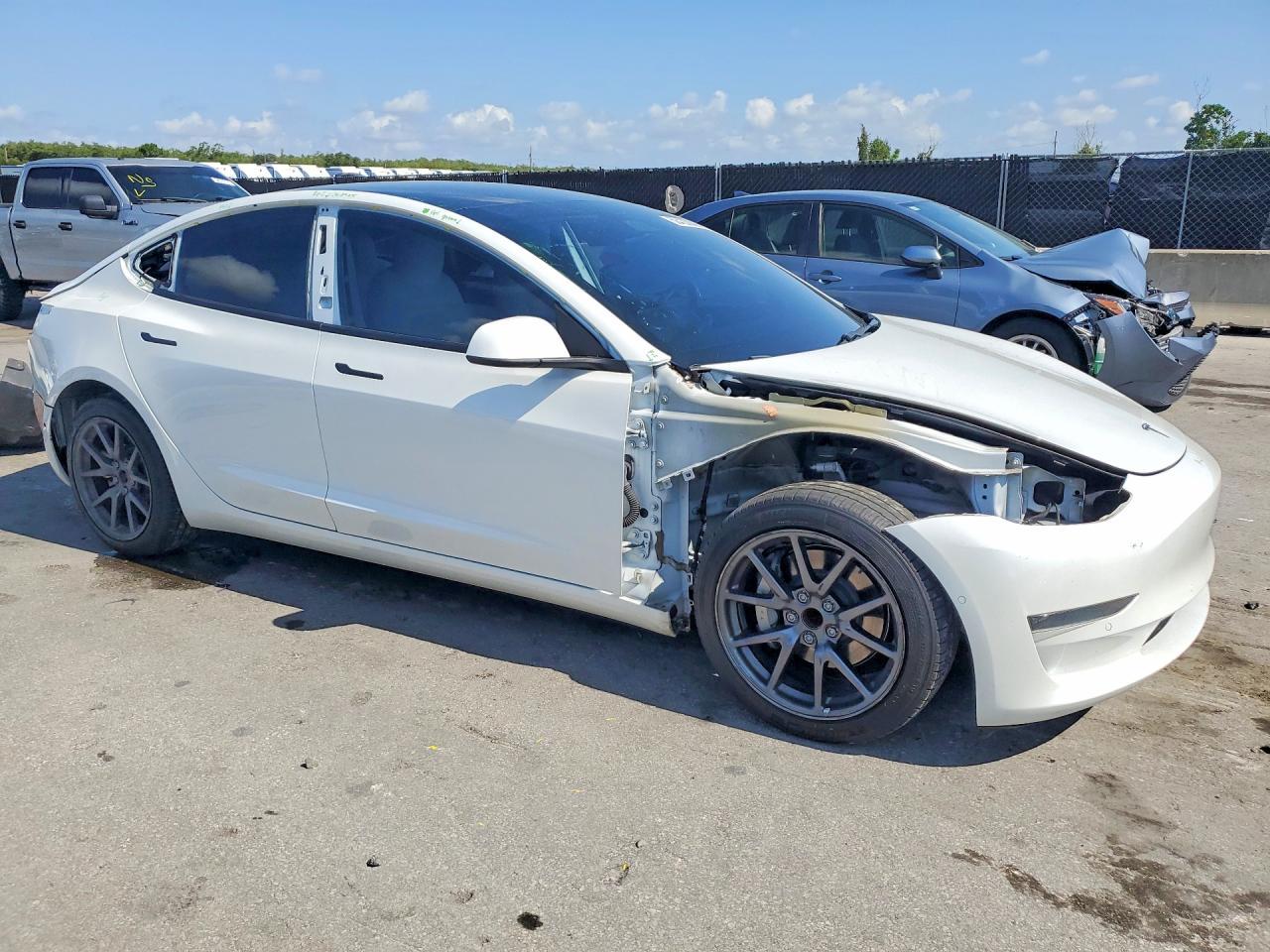 2020 Tesla Model 3 - Фото 4