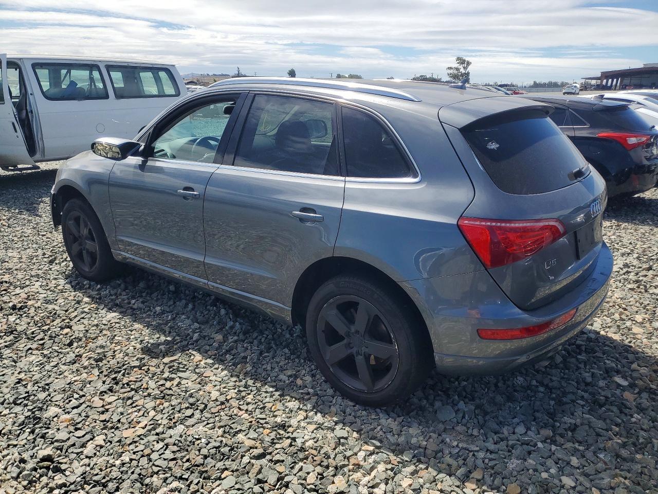 2012 Audi Q5 Premium Plus - Image 2