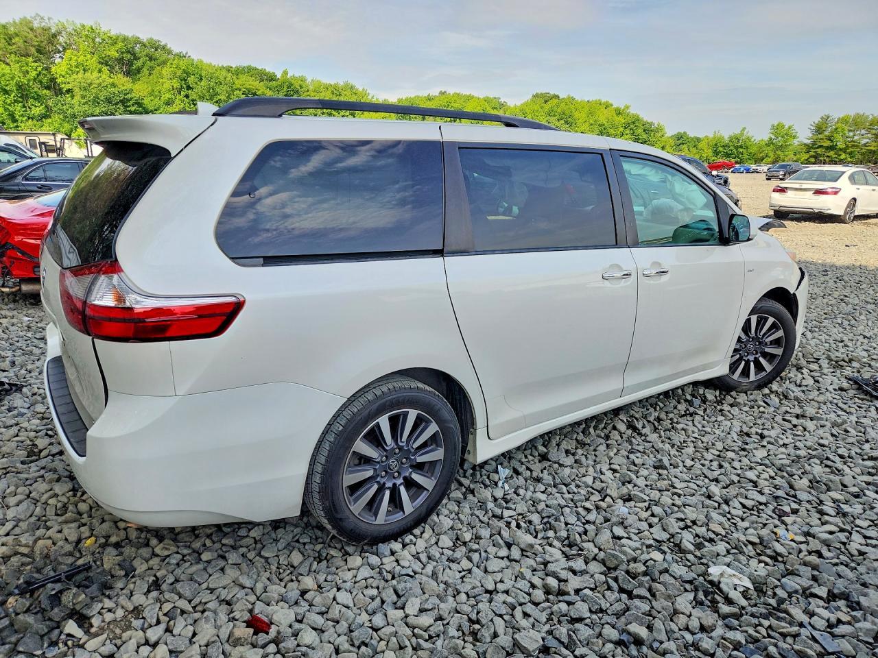 2019 Toyota Sienna Xle 7-Passenger - Image 3