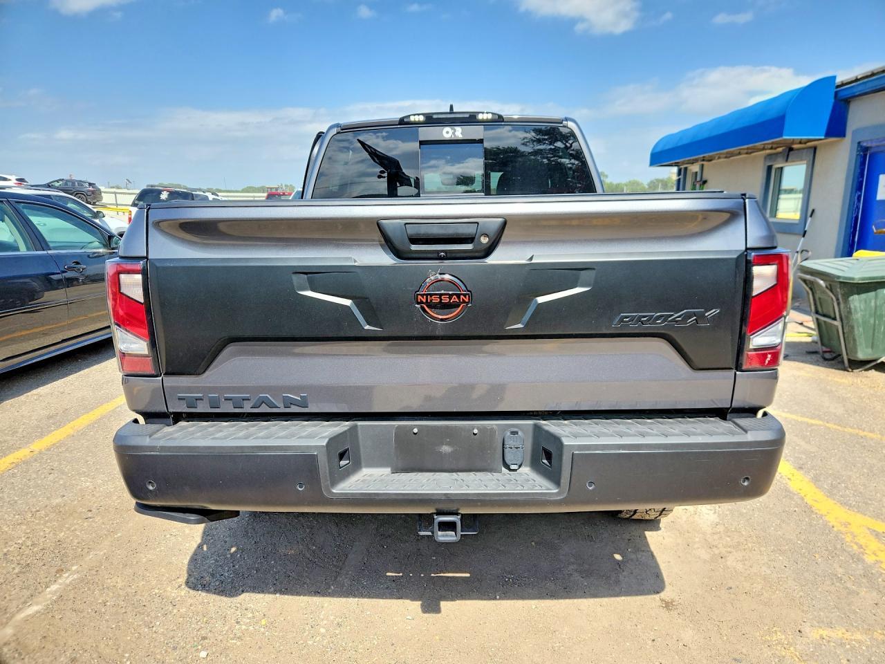 2024 Nissan Titan Pro-4X - Фото 6