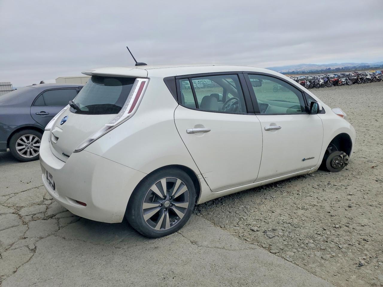 2015 Nissan Leaf S - Image 3