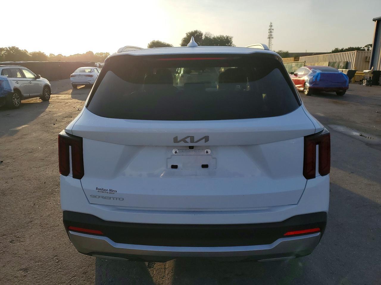 2025 Kia Sorento S - Фото 6
