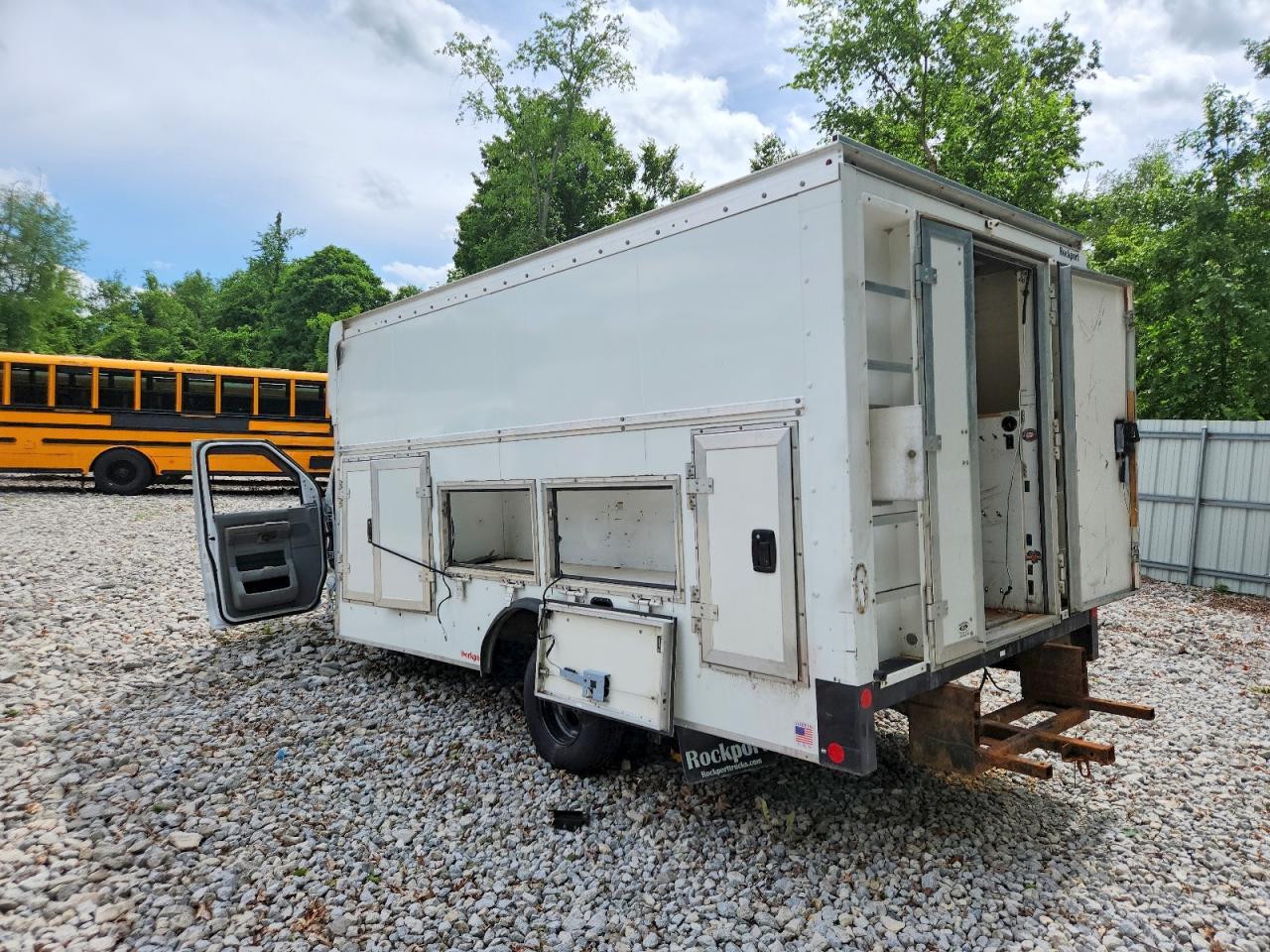2024 Ford Econoline E350 Super Duty Van - Фото 3