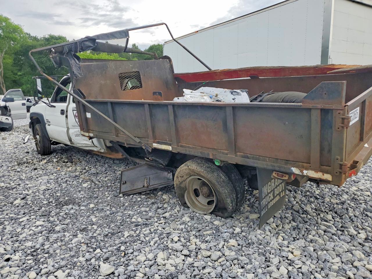 2002 Chevrolet Silverado Dump Truck - Image 2